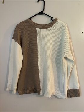 eesome Two-Tone Colorblock Crewneck Sweater in Cream and Tan